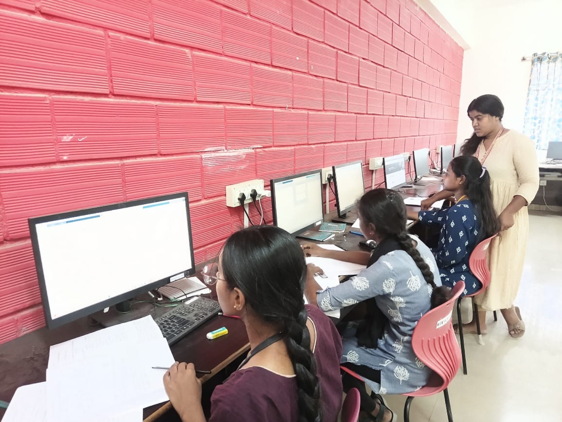 Electronics & Communication Engineering laboratory