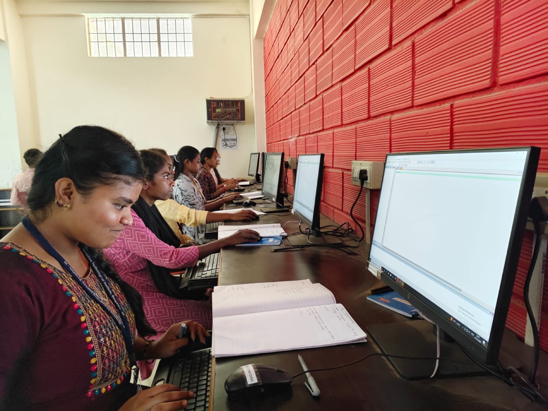 Electronics & Communication Engineering laboratory